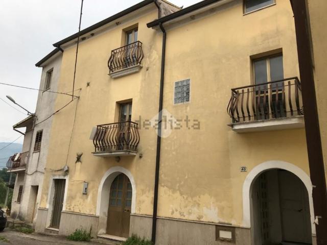 Villetta bifamiliare in vendita di 250 m² in Via Colletornese, 40