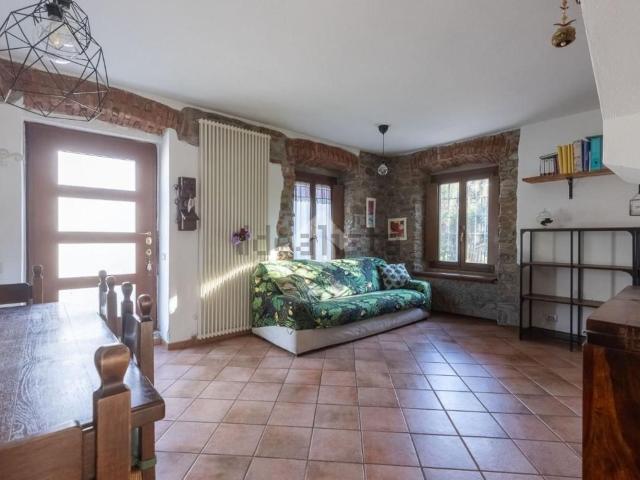 Villetta bifamiliare in vendita di 250 m² in Via Corte di Barriano, 16