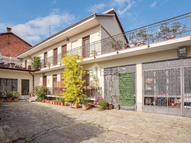 Villetta bifamiliare in vendita di 250 m² in Via Corio, 6