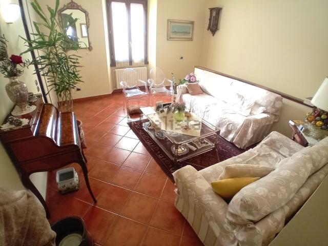 Villetta bifamiliare in vendita di 250 m² in Via dei Colli, 27