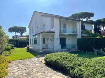 Villetta bifamiliare in vendita di 250 m² in Via dei Gattici
