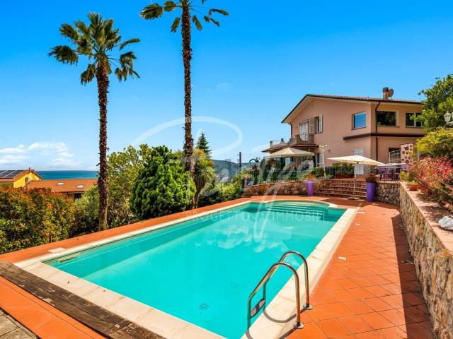 Villetta bifamiliare in vendita di 250 m² in Via dei Pilastri