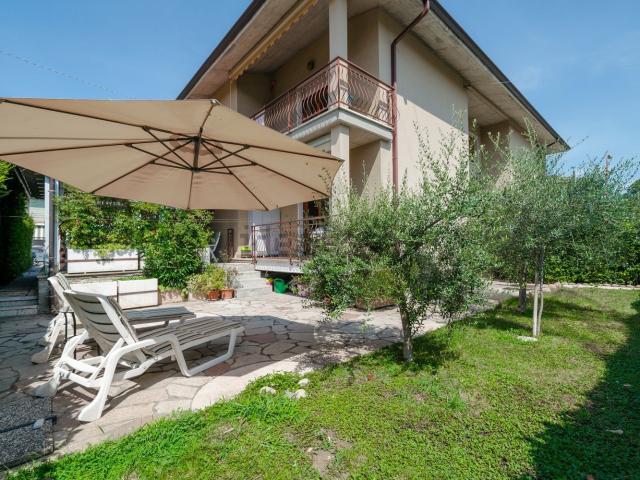 Villetta bifamiliare in vendita di 250 m² in Via del Bersagliere