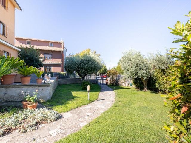 Villetta bifamiliare in vendita di 250 m² in Via del Pergolato