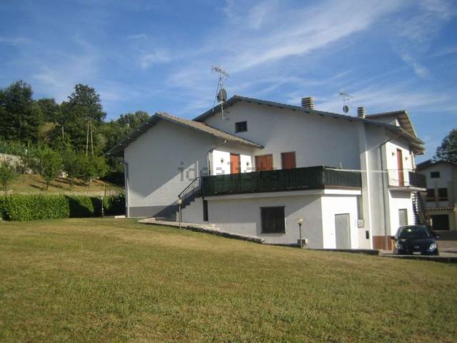 Villetta bifamiliare in vendita di 250 m² in Via della Cementeria