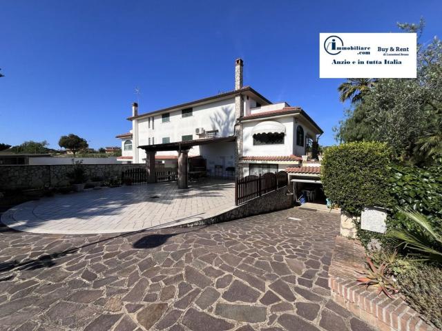 Villetta bifamiliare in vendita di 203 m² in Via della Chiusa