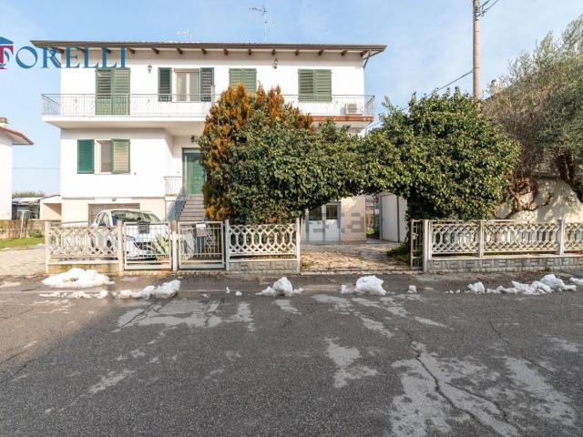 Villetta bifamiliare in vendita di 250 m² in Via della Pace, 9