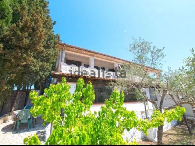 Villetta bifamiliare in vendita di 250 m² in Via delle Margherite