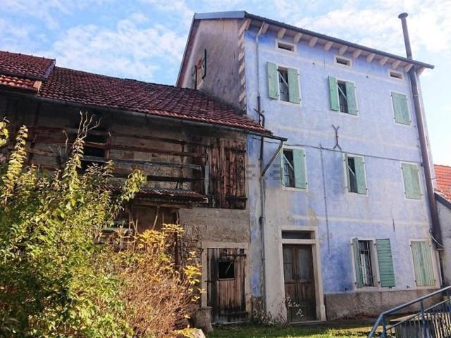 Villetta bifamiliare in vendita di 250 m² in Via Don Ermolao Barattin, 17