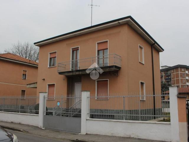 Villetta bifamiliare in vendita di 250 m² in Via Don Virgilio Sioli, 11