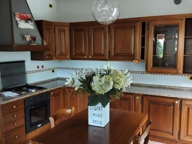 Villetta bifamiliare in vendita di 250 m² in Via due Acque