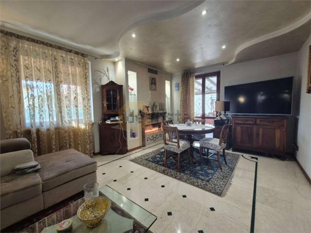 Villetta bifamiliare in vendita di 250 m² in Via E. Chiarini, 29