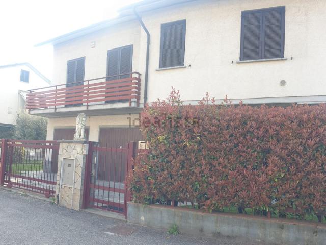 Villetta bifamiliare in vendita di 250 m² in Via Emilio Alessandrini