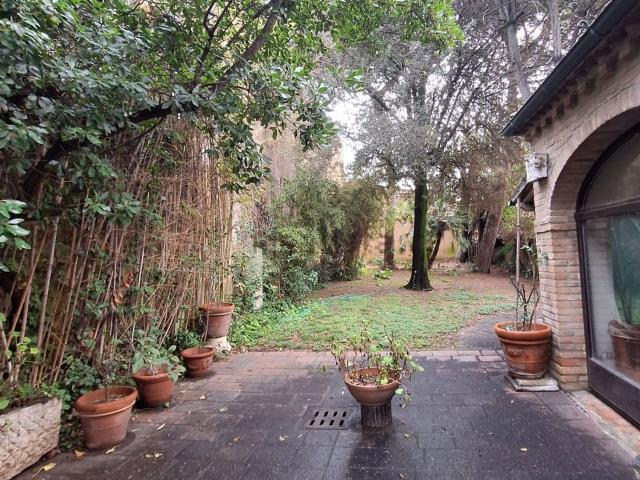 Villetta bifamiliare in vendita di 250 m² in Via Enrico Pazzi, 14