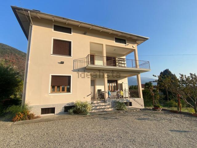 Villetta bifamiliare in vendita di 250 m² in Via Enzo Migliore, 11