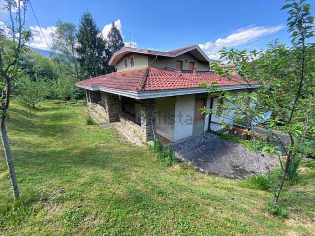 Villetta bifamiliare in vendita di 250 m² in Via Europa, 88