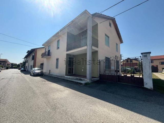Villetta bifamiliare in vendita di 250 m² in Via Fiume, 82