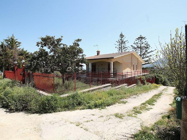 Villetta bifamiliare in vendita di 250 m² in Via Giovanni Guareschi, 8