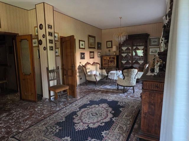 Villetta bifamiliare in vendita di 250 m² in Via Giovanni Pascoli, 18
