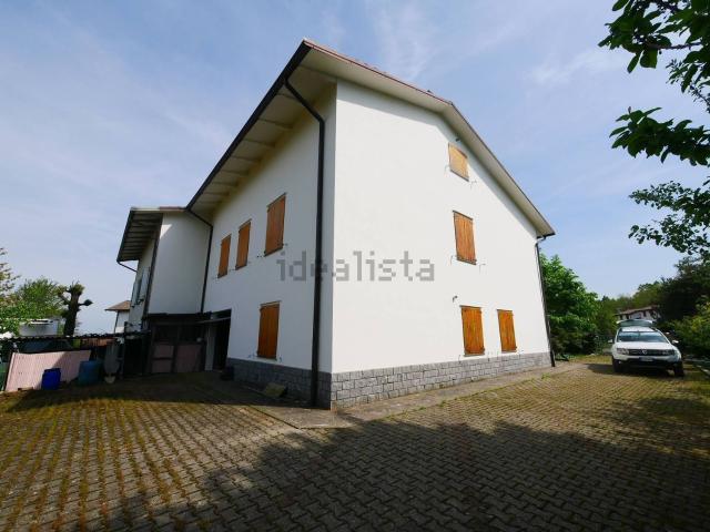 Villetta bifamiliare in vendita di 250 m² in Via Giardini Nord