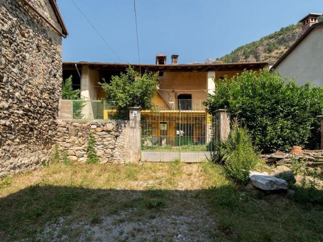 Villetta bifamiliare in vendita di 250 m² in Via Giuseppe Garibaldi, 32
