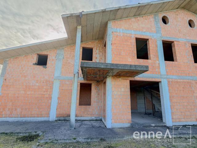 Villetta bifamiliare in vendita di 250 m² in Via Giuseppe Pastore