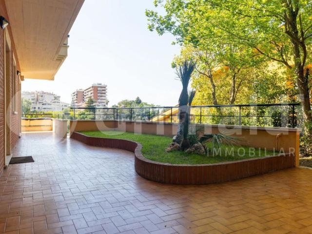 Villetta bifamiliare in vendita di 250 m² in Via Mar della Cina