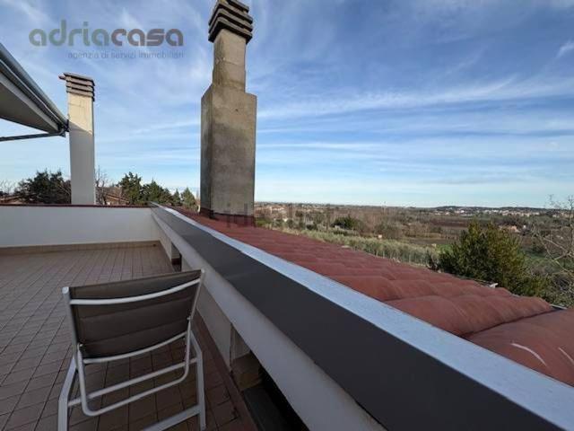 Villetta bifamiliare in vendita di 250 m² in Via Marano