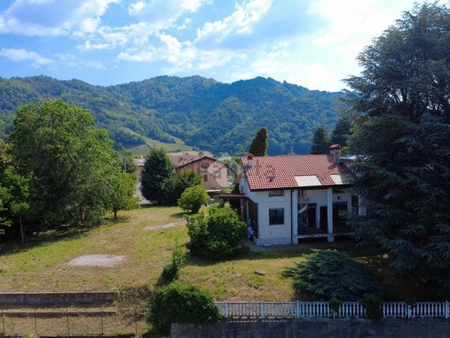 Villetta bifamiliare in vendita di 250 m² in Via Messo, 7