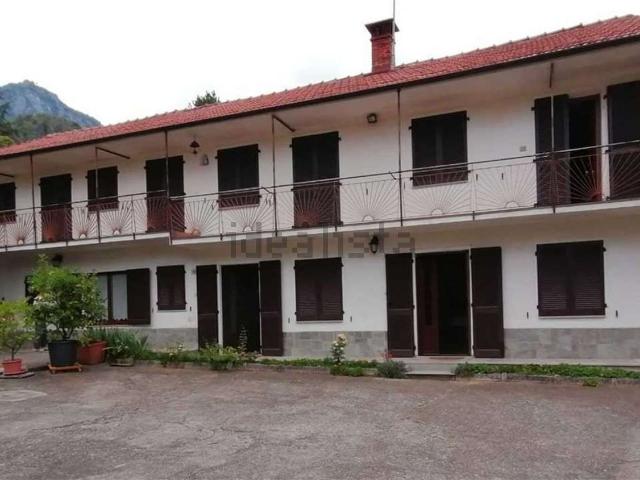 Villetta bifamiliare in vendita di 250 m² in Via Mondovì, 36