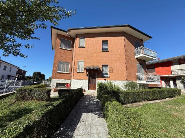 Villetta bifamiliare in vendita di 250 m² in Via Murazzano, 2