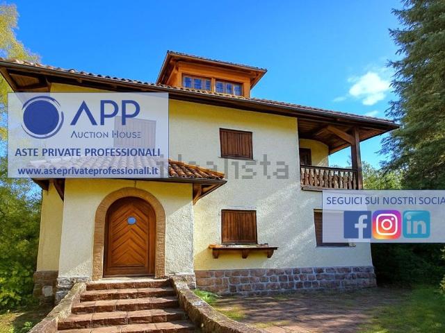 Villetta bifamiliare in vendita di 250 m² in Via Paese, 41