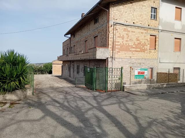 Villetta bifamiliare in vendita di 250 m² in Via Papa Giovanni XXIII