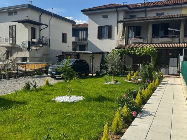 Villetta bifamiliare in vendita di 250 m² in Via Pinosa