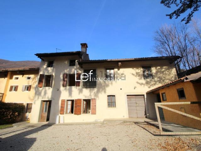 Villetta bifamiliare in vendita di 250 m² in Via Piave