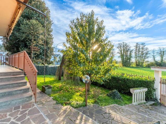 Villetta bifamiliare in vendita di 250 m² in Via Piave, 36