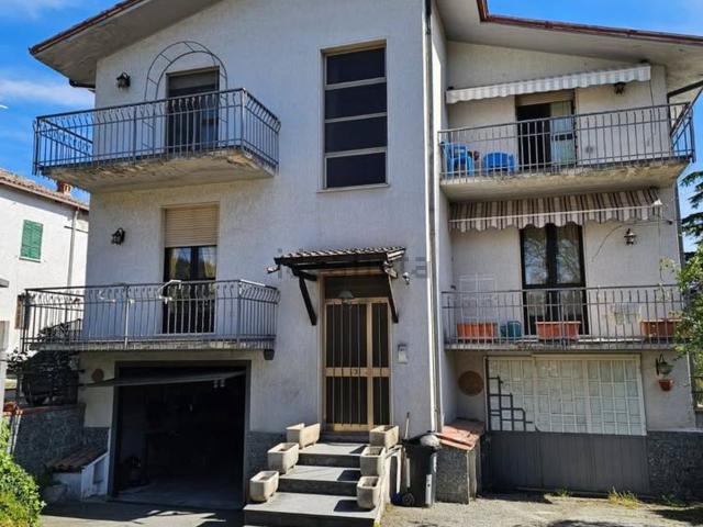 Villetta bifamiliare in vendita di 250 m² in Via podenzano, 2