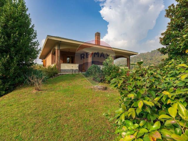 Villetta bifamiliare in vendita di 250 m² in Via Provinciale, 29