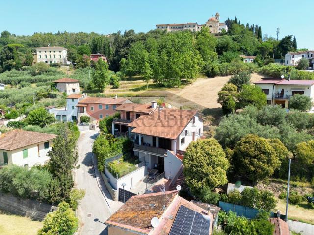 Villetta bifamiliare in vendita di 250 m² in Via Privata Geri, 14