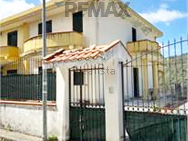 Villetta bifamiliare in vendita di 250 m² in Via Roma