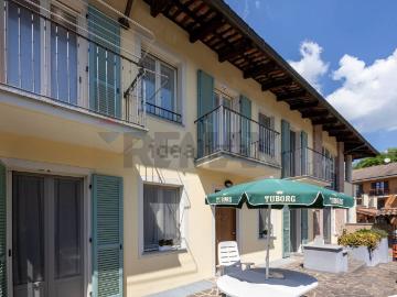 Villetta bifamiliare in vendita di 250 m² in Via Roma, 30