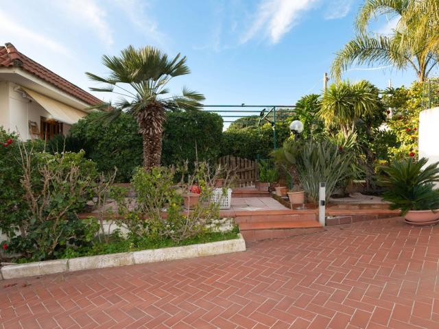 Villetta bifamiliare in vendita di 250 m² in Via Ruggiero, 66