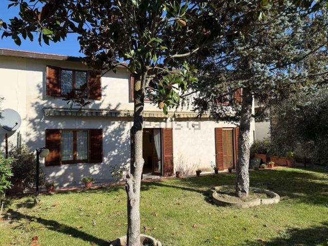 Villetta bifamiliare in vendita di 250 m² in Via Santo Stefano