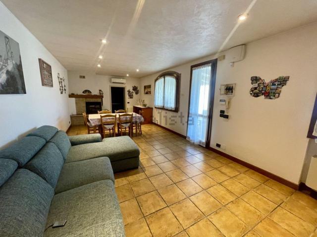 Villetta bifamiliare in vendita di 250 m² in Via Santo Stefano