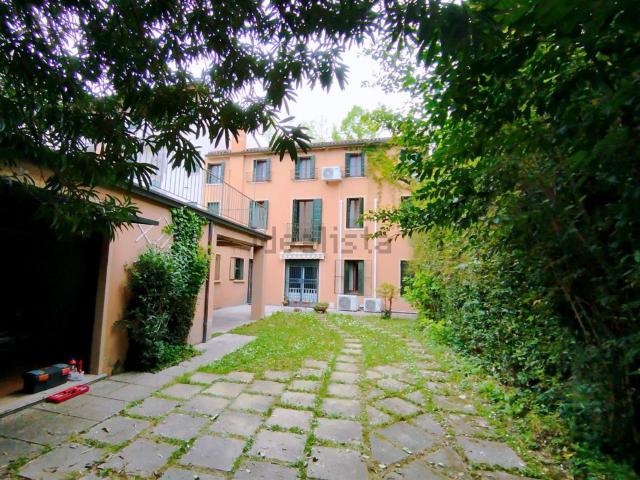 Villetta bifamiliare in vendita di 250 m² in Via San Gaetano