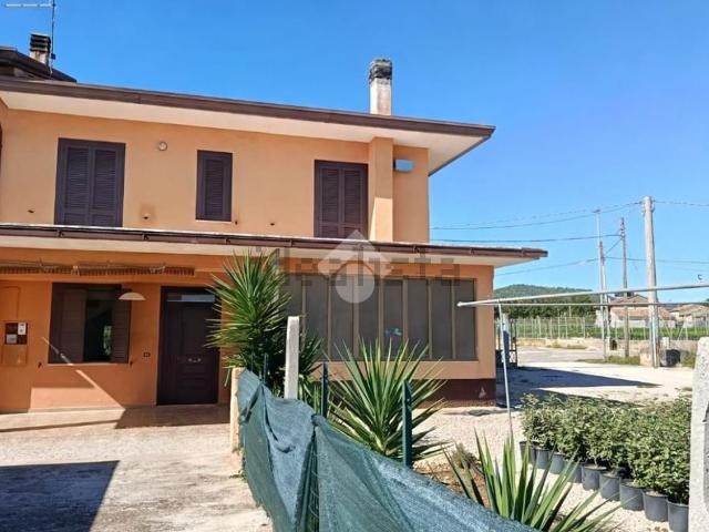 Villetta bifamiliare in vendita di 250 m² in Via San Manno