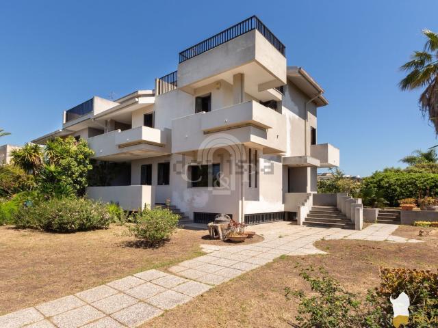 Villetta bifamiliare in vendita di 250 m² in Via Sandalyon, 13