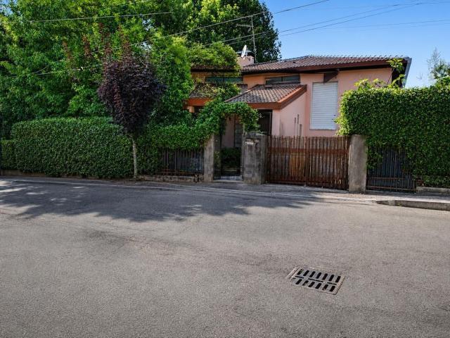 Villetta bifamiliare in vendita di 250 m² in Viale della Libertà, 4