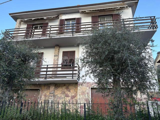 Villetta bifamiliare in vendita di 250 m²