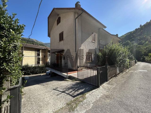 Villetta bifamiliare in vendita di 250 m²